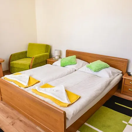 Felicity Guest house Nova Lesna